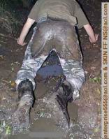 es S A Boots kniend.jpg